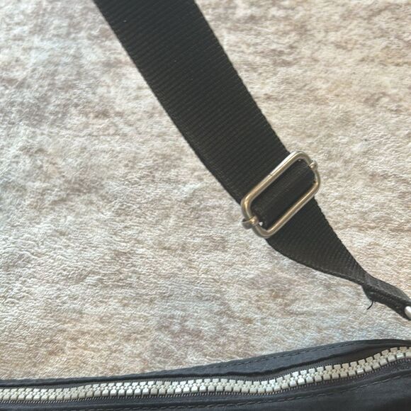 Baggallini Black Crossbody Bag - Picture 3 of 8